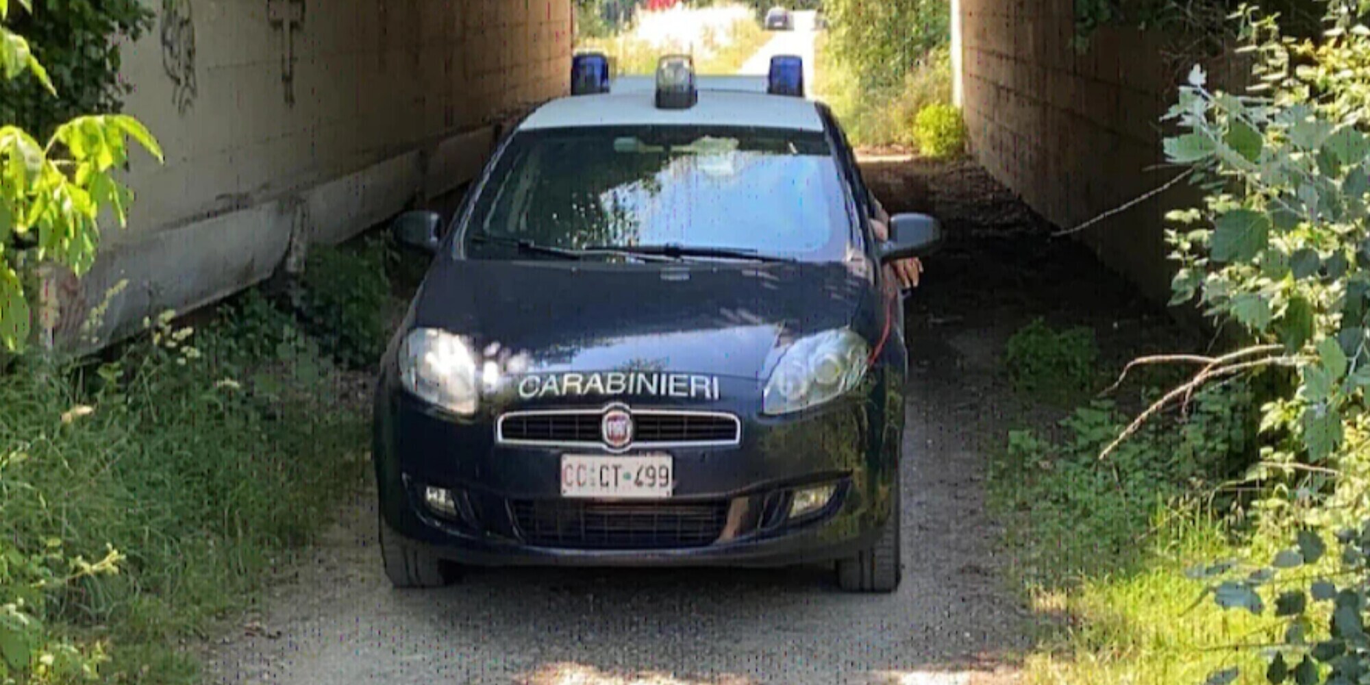 Adolescente senza patente semina il panico alla guida: denunciato