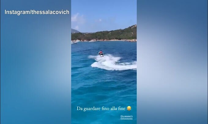 Locatelli si diverte con la moto d'acqua, il finale è a sorpresa...