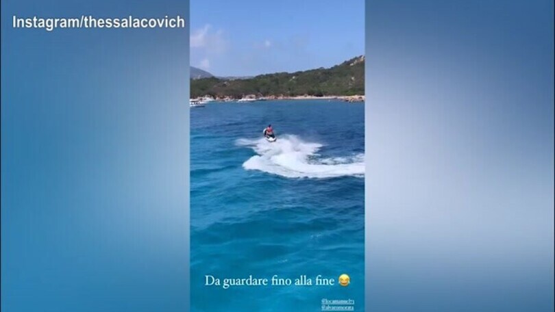 Locatelli si diverte con la moto d'acqua, il finale è a sorpresa...
