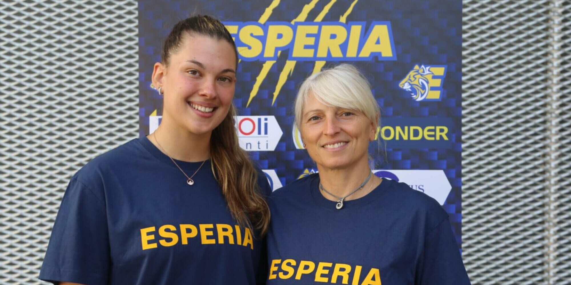Sofia Ferrarini firma per l'Esperia