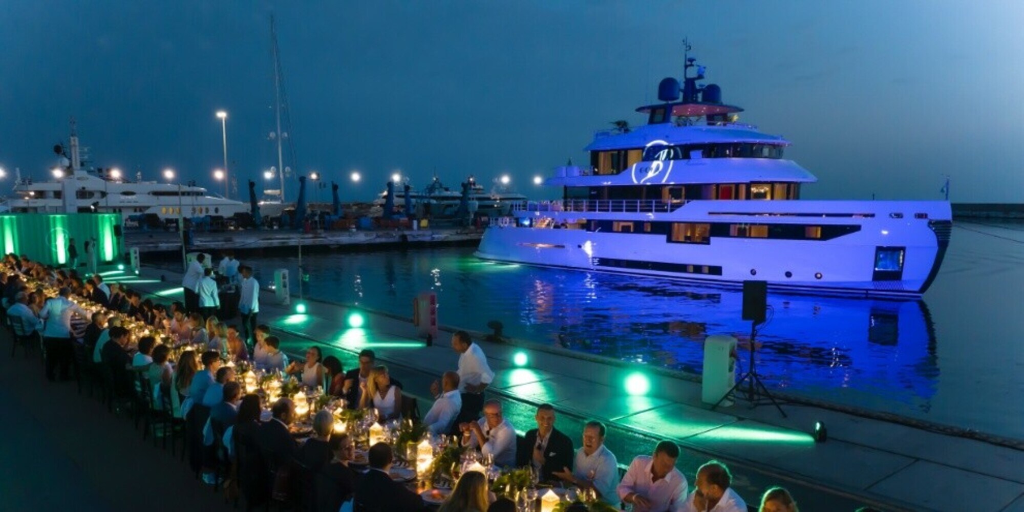 Benetti B.Yond 37M, salotto panoramico e suite per lo yatch amico dell'ambiente