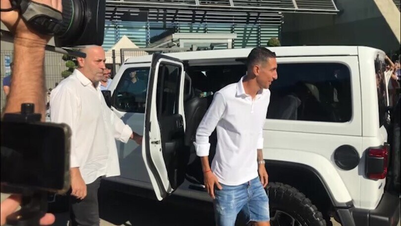 Juve, Di Maria travolto dall'affetto dei tifosi