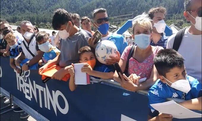 Napoli, pieno di autografi a Dimaro