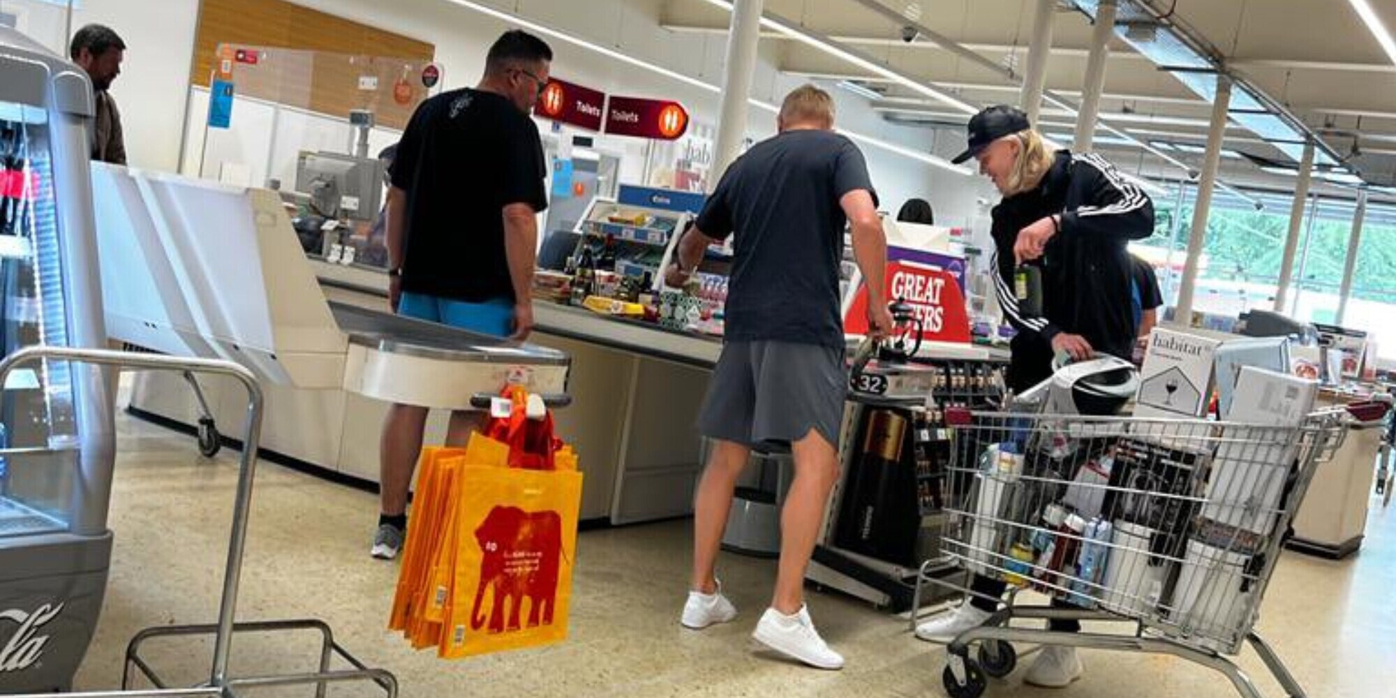 Haaland, la foto al supermercato diventa virale: tifosi City scatenati