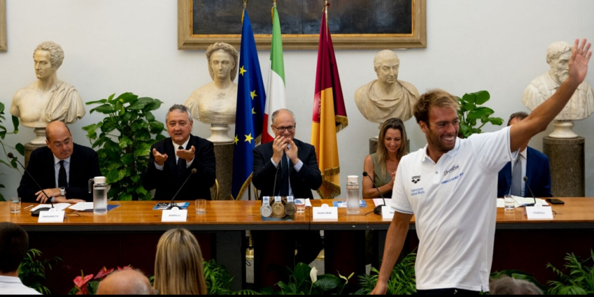 Nuoto: il Divino Paltrinieri va in Vespa agli Europei di Roma
