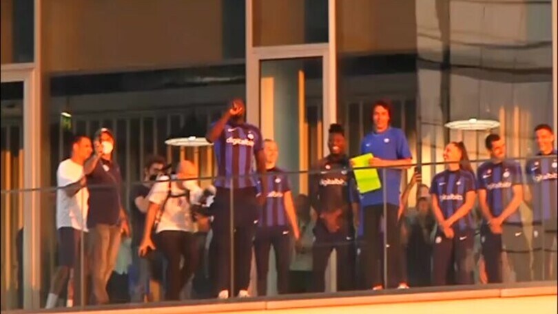 Il coro di Lukaku: "Chi non salta rossonero è"