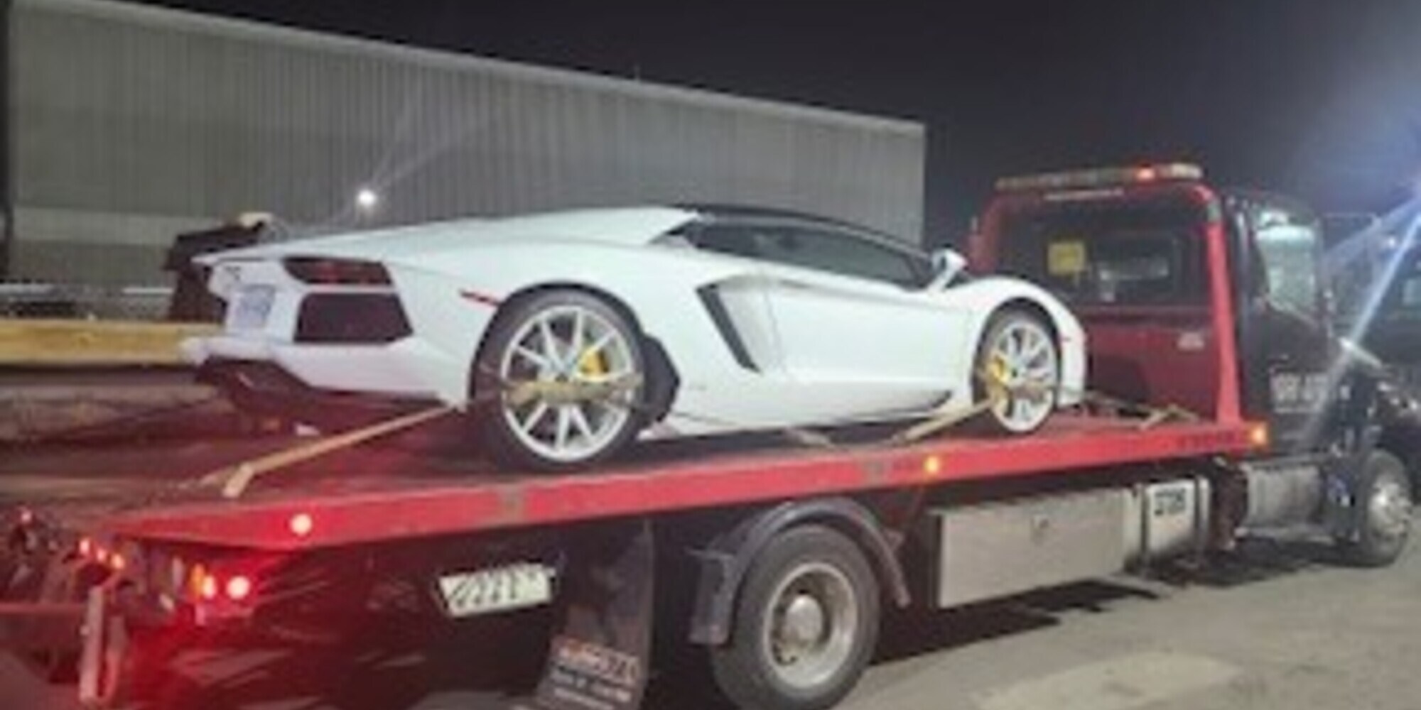 Con la Lamborghini va al triplo della velocità consentita: e la supercar è sequestrata