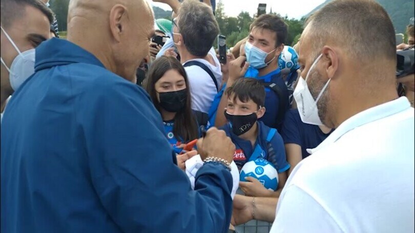 Napoli, sessione di autografi per Spalletti