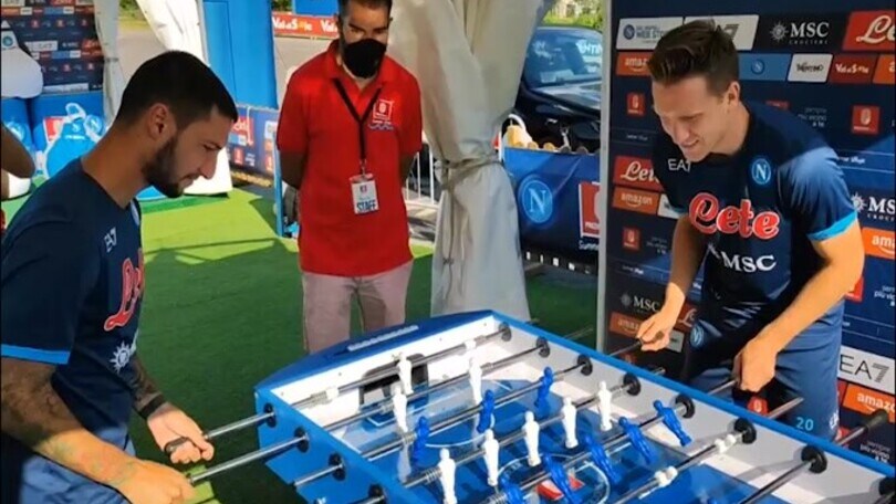 Zielinski e Politano, battaglia a calcio balilla