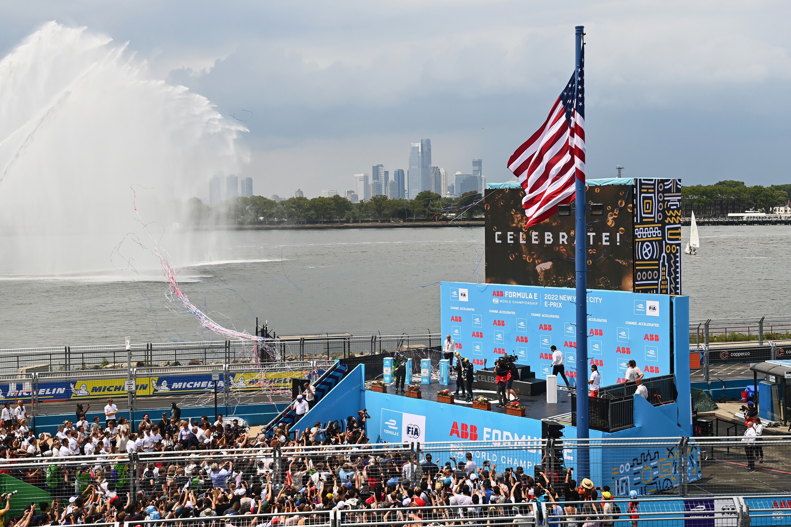 Pioggia, incidenti e super podio per l'Envision: le foto dell'ePrix New York gara1