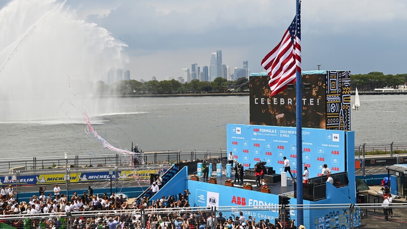 Pioggia, incidenti e super podio per l'Envision: le foto dell'ePrix New York gara1