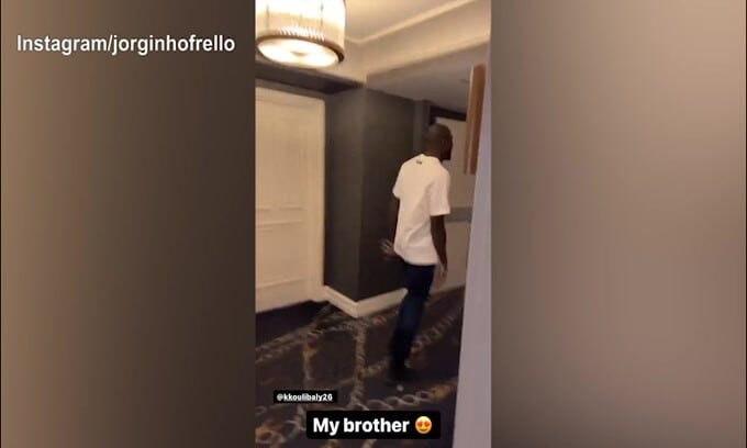 Jorginho incontra Koulibaly: "Guardate chi c'è..."