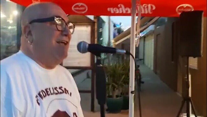 Convention di tifosi granata a Pesaro: Valerio Liboni canta l'inno del Toro, che entusiasmo!