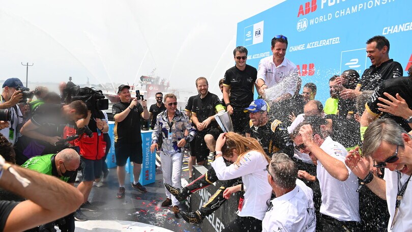 Da Costa stappa lo champagne a New York in gara2 con Vandoorne ed Evans