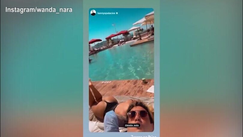 Pensieri di mercato? Ad Ibiza Wanda Nara si rilassa
