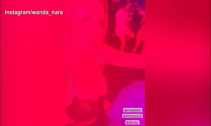 Wanda Nara, si scatena in pista ad Ibiza