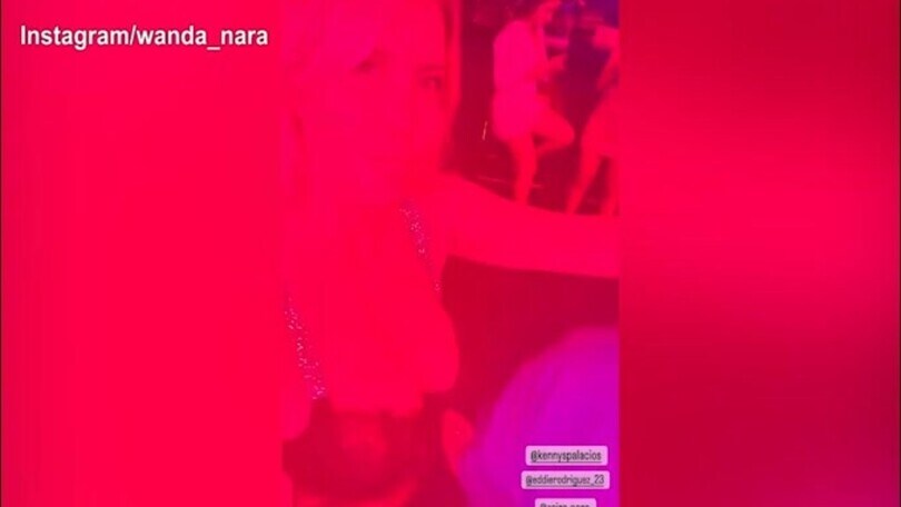 Wanda Nara, si scatena in pista ad Ibiza