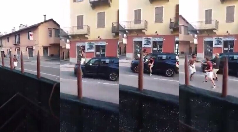 Torino, paura in strada: uomo sale su una Jeep e la prende a pugni