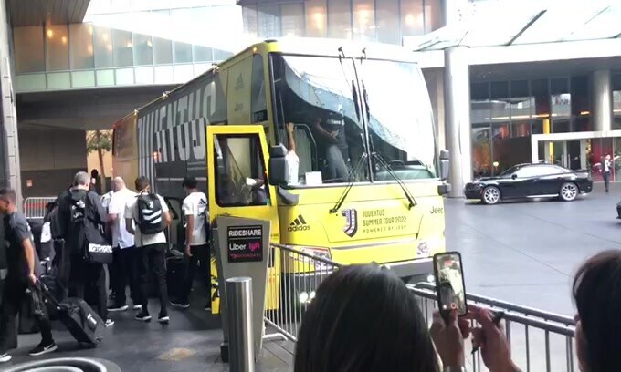 Juventus a Las Vegas: l'arrivo all'hotel, McKennie protagonista