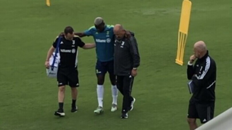 Juventus: male al ginocchio, Pogba abbandona l'allenamento zoppicando
