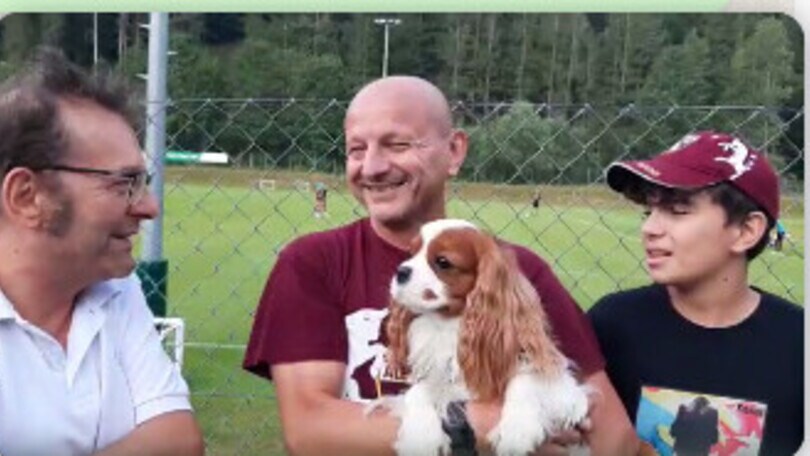 Toro, il tifoso "eroe" in mezzo a 2500 turchi con il cane Aragon. E i portieri... bersagliati