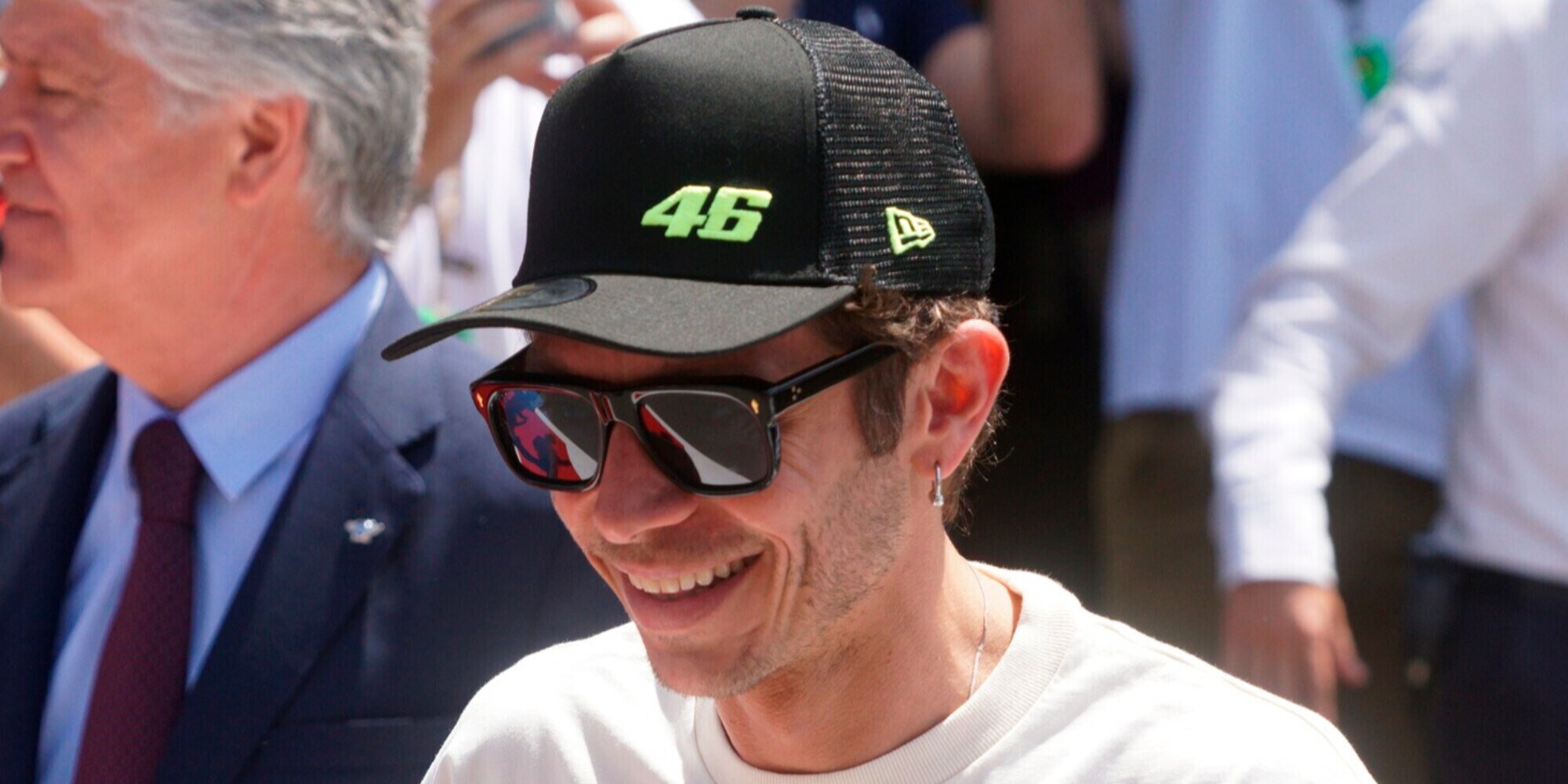 Un maxi casco per Valentino Rossi: così Pesaro rende grazie alla leggenda numero 46