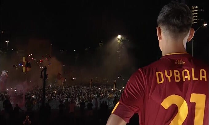 Dybala ai tifosi: "È un privilegio essere davanti a voi"