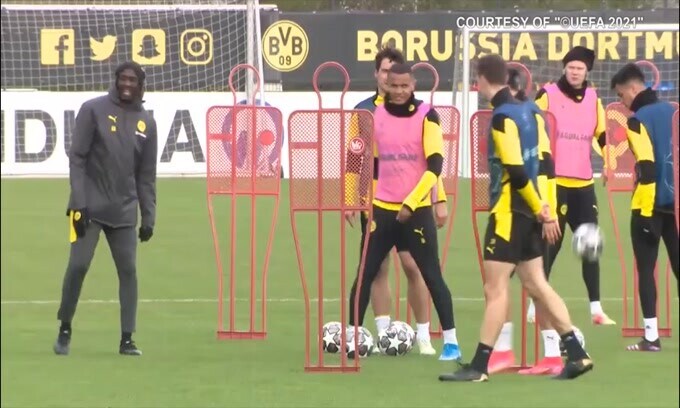 Borussia Dortmund, attaccante cercasi: nel mirino Cavani