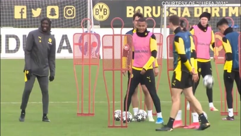 Borussia Dortmund, attaccante cercasi: nel mirino Cavani