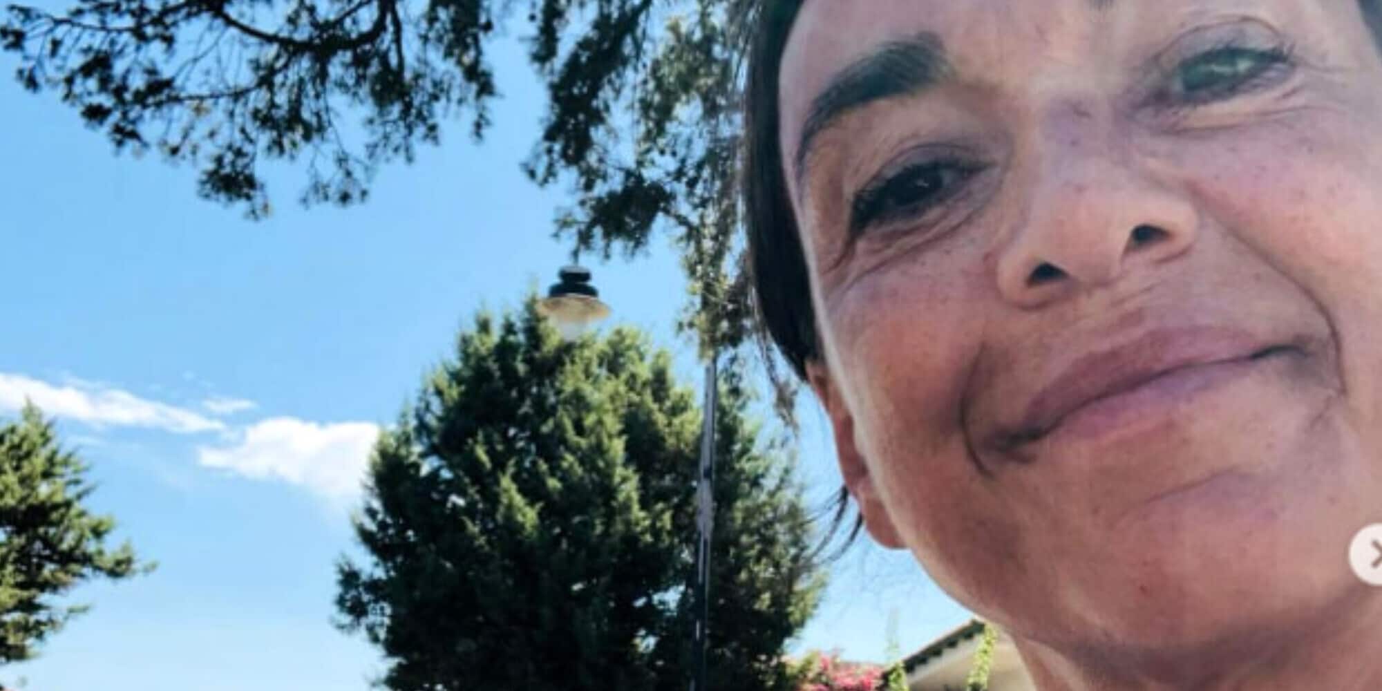 Daria Bignardi fa l'autostop: nessuno si ferma per darle un passaggio