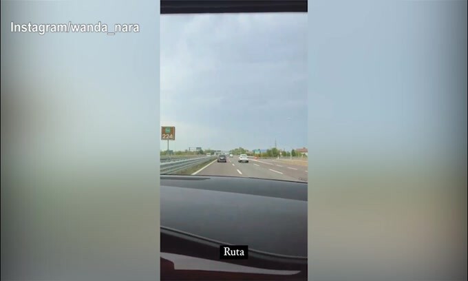 Wanda Nara, viaggio con la sorella in auto