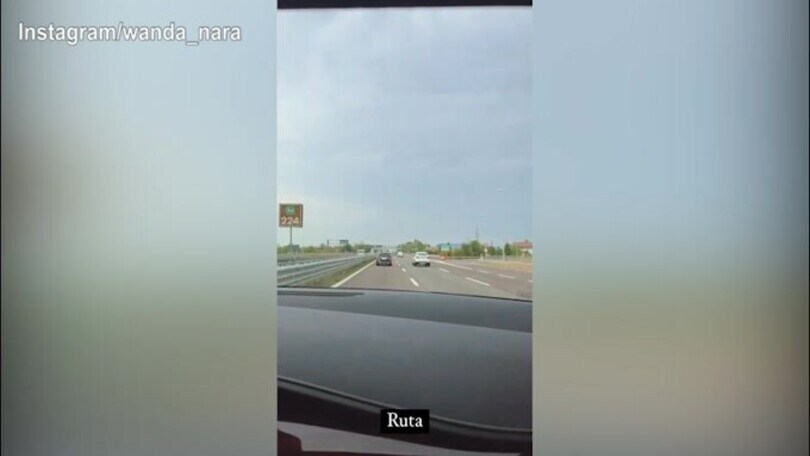 Wanda Nara, viaggio con la sorella in auto