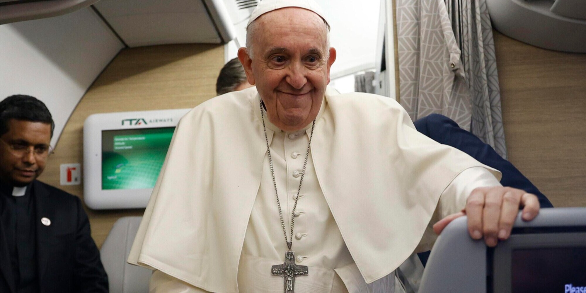 Papa Francesco: "Ritirarmi? La porta è aperta"