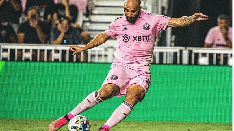 Il golazo di Higuain che fa impazzire: che punizione