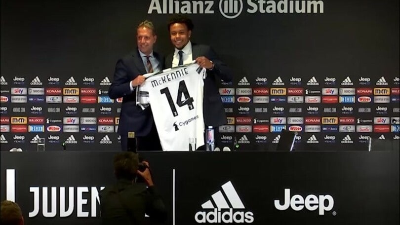 Juve, lussazione alla spalla per McKennie: out 1 mese