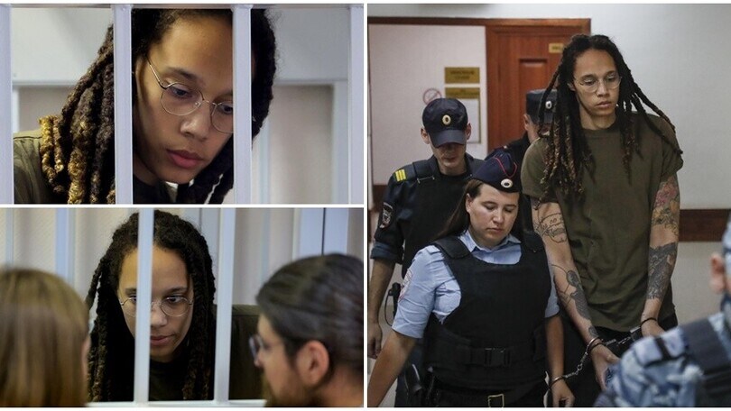 In manette e in 'gabbia': ecco come viene trattata Brittney Griner a Mosca