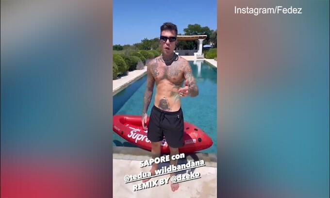 Fedez, la gaffe su Dzeko è incredibile: "Gioca nella..."