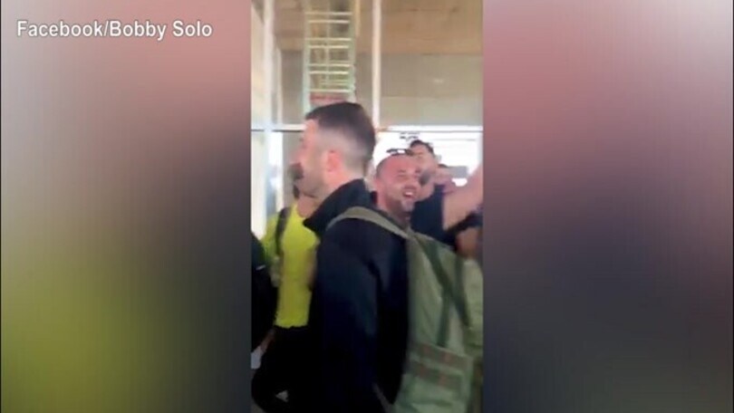 Tifosi Samp cantano per Bobby Solo: "Sei meglio di De Andrè.."