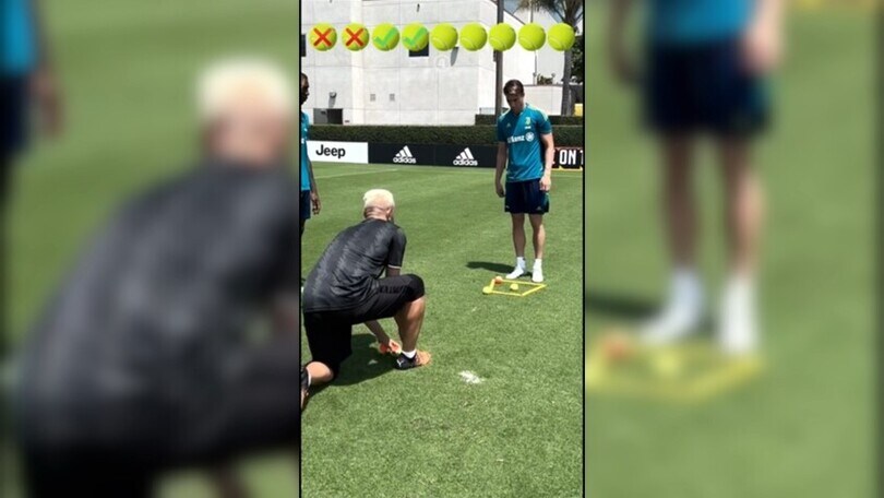 Vlahovic e Kean che sfida con la pallina da tennis!