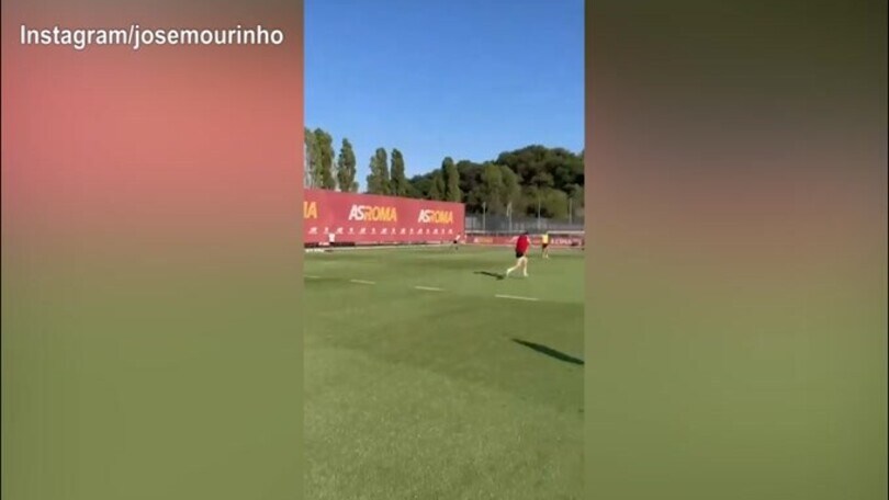 La Roma si allena, Mou sprona i suoi: "Continua continua"