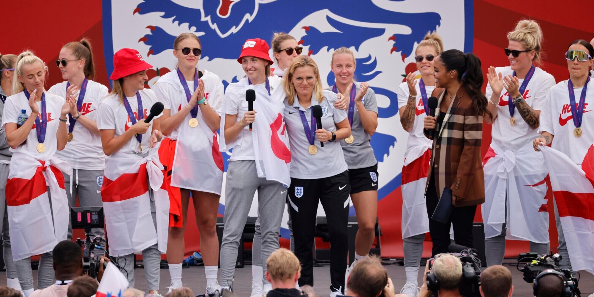 Le campionesse inglesi ai candidati premier: "Ora tutelate il nostro calcio nelle scuole"