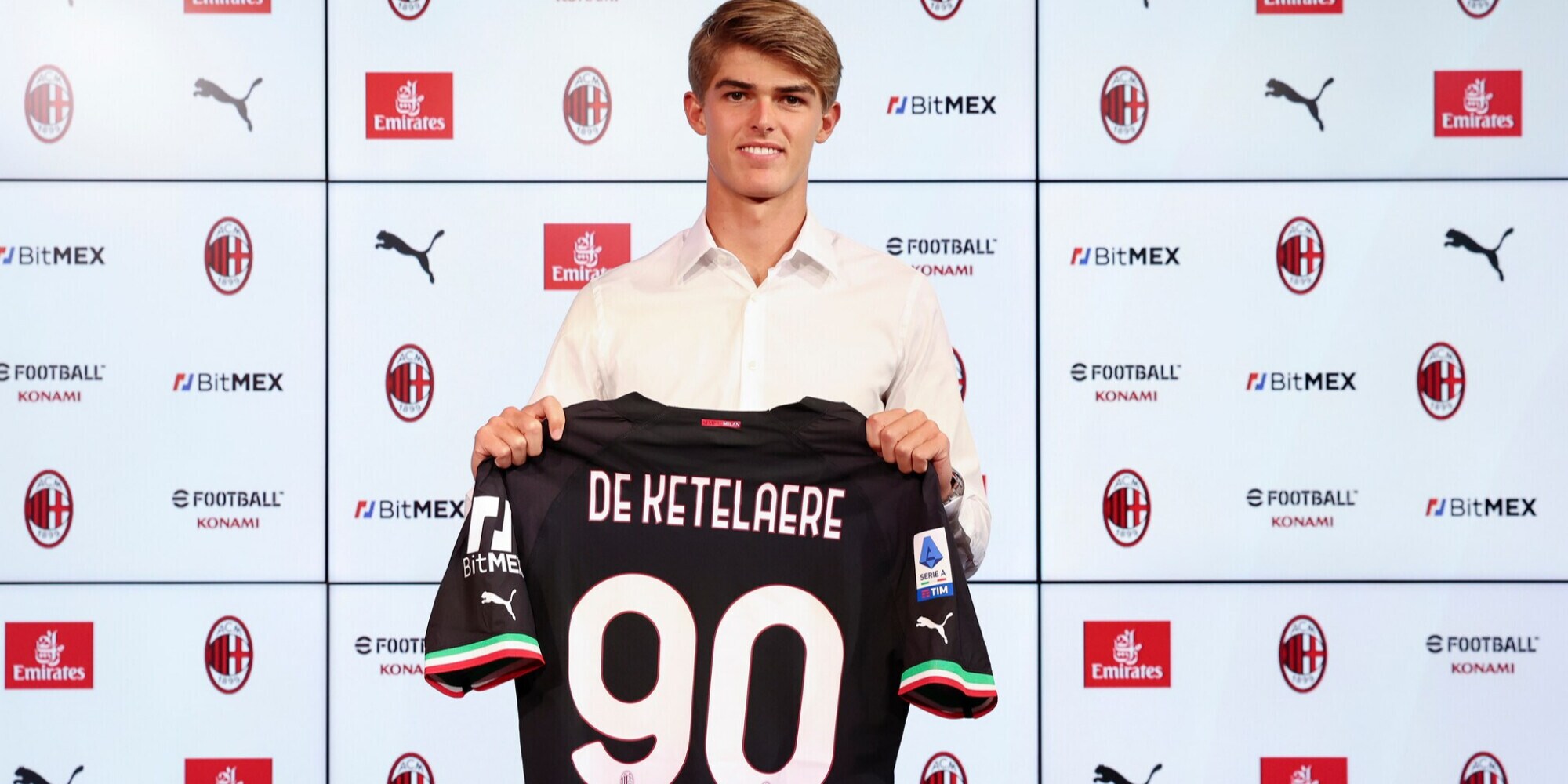 De Ketelaere, dichiarazione d'amore: "Volevo soltanto il Milan". Le FOTO del primo allenamento