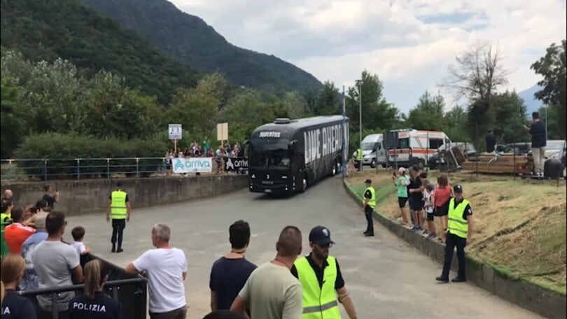 La Juve a Villar Perosa: ecco l'arrivo del pullman