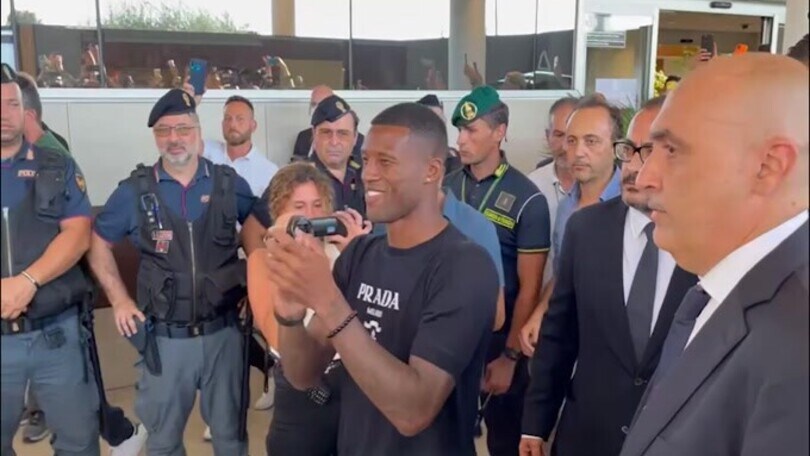 Roma, il saluto di Wijnaldum ai tifosi