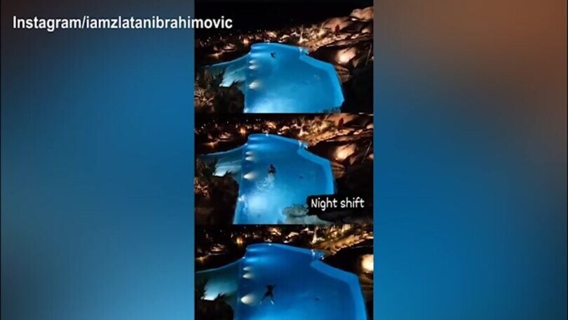 Milan, allenameno notturno in piscina per Ibra