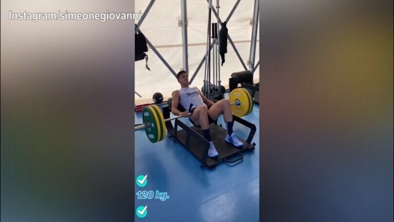 Giovanni Simeone, forza super in palestra!