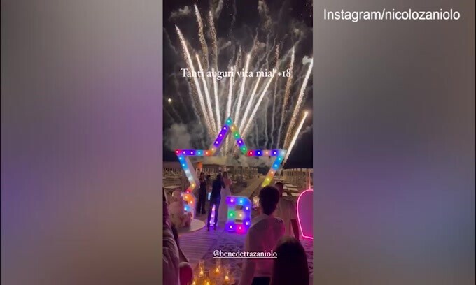 A Forte dei Marmi Zaniolo festeggia il compleanno della sorella
