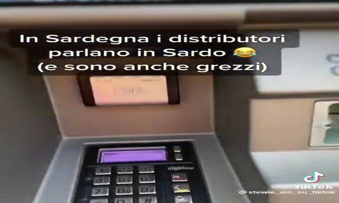Cagliari, arriva il distributore di carburante che parla sardo