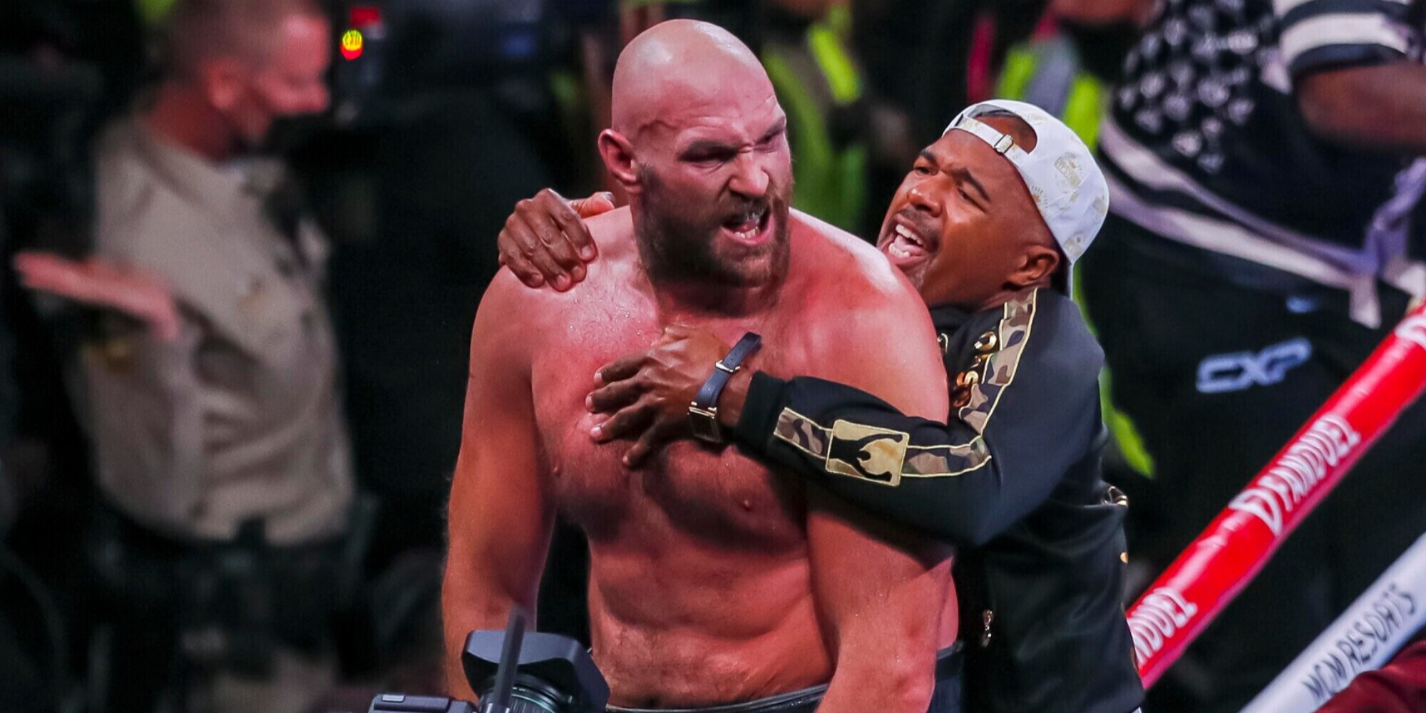 Tyson Fury, con la torta di compleanno il ritiro dal ring