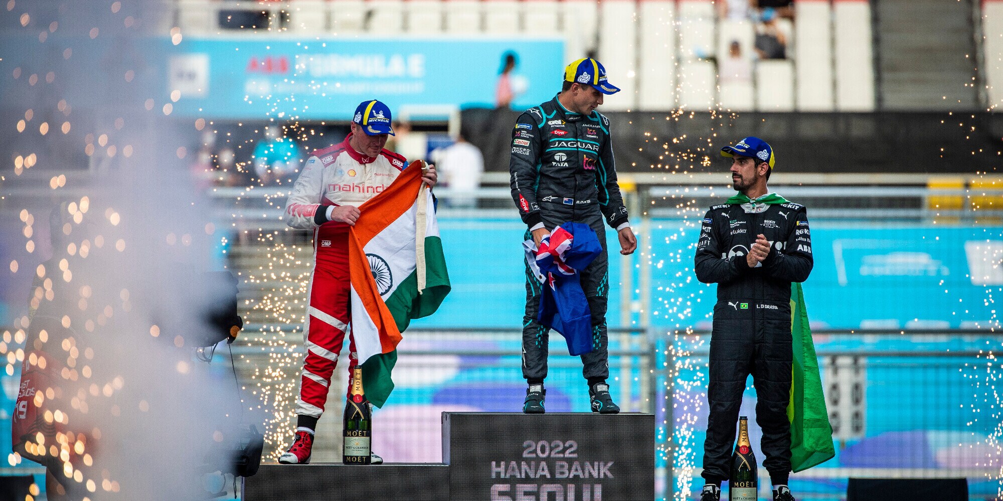 Paura all'ePrix Seoul: De Vries salvato dall'halo in gara1 vinta da Evans